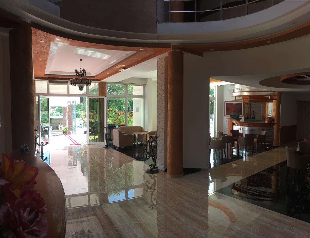 Hotel Imperial Улцинь Экстерьер фото